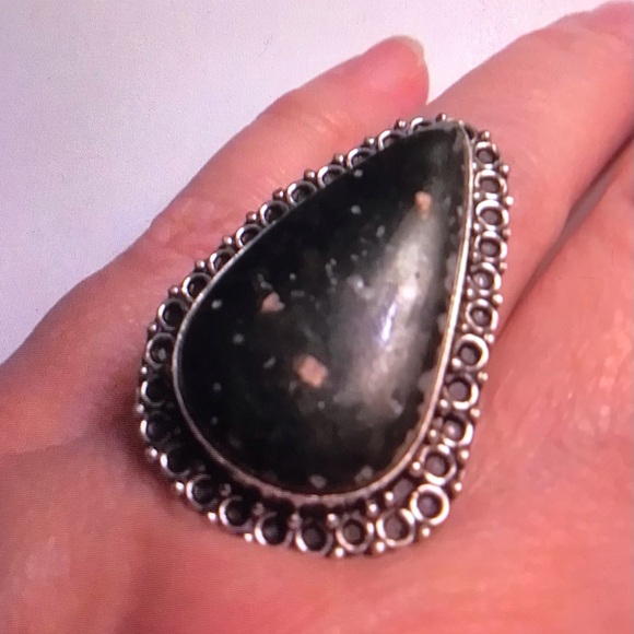 Nuummite 925 Sterling Silver Ring - Picture 1 of 2